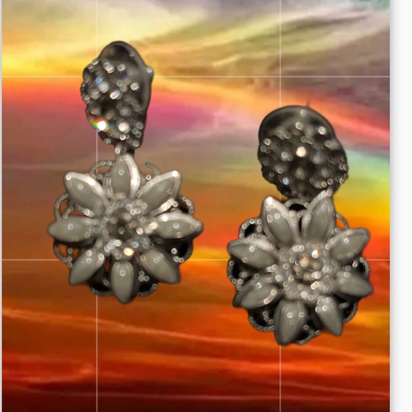 Carolee Silver Crystal Flower Pierced Dangle Earrings - Picture 1 of 5